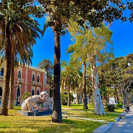 Palazzo Fiaccadori - Historical Palace Bed and Breakfast Ρέτζιο ντι Καλάμπρια